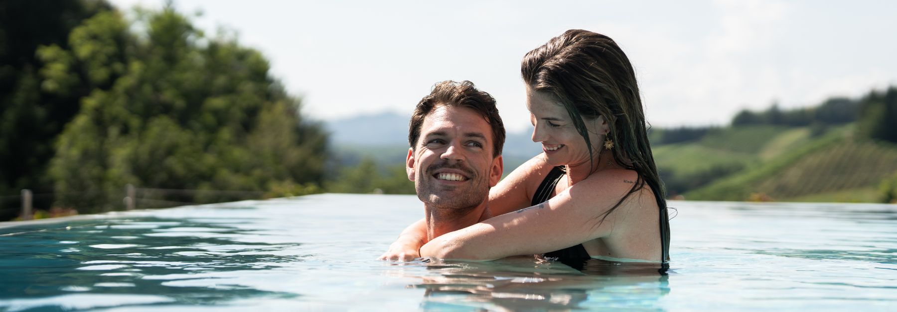 Frau in einem Pool
